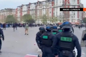 巴黎球迷与多特球迷爆发冲突，防暴警察介入
