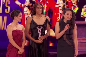 官方：西班牙女足荣获2024年劳伦斯年度最佳团队奖